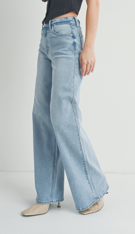 HIGH RISE PALAZZO PANT IN LIGHT WASH